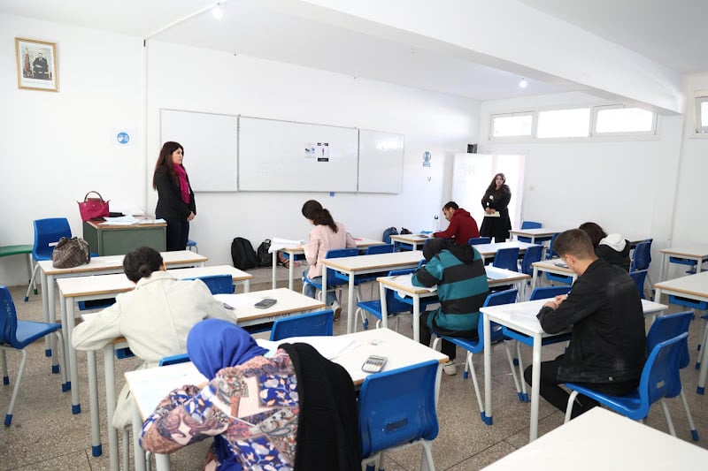 حاملو “الإجازات الأساسية” يطالبون بتكافؤ الفرص في مباريات التعليم