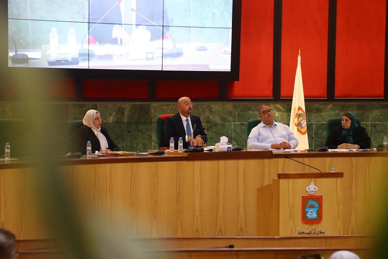 انتقادات “الأحرار” تقلق “البام” بطنجة