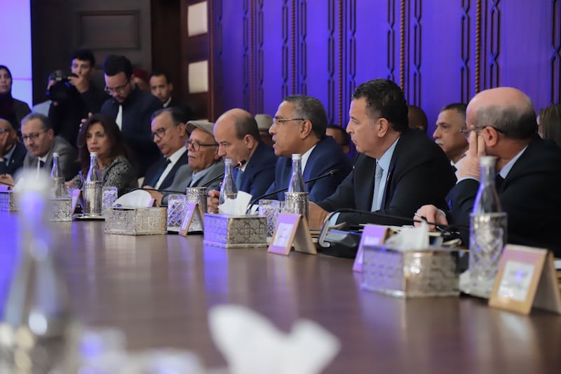 خلاف النقابات والحكومة حول قانون الإضراب يغيّب “جولة شتنبر” للحوار الاجتماعي