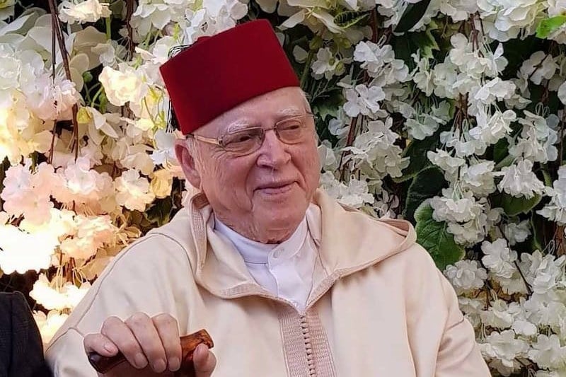 موساوي رحالي .. عقيدٌ لاذ بالشعر والريشة أمام تهمة “القسوة العسكرية” موساوي رحالي .. عقيدٌ لاذ بالشعر والريشة أمام تهمة “القسوة العسكرية”