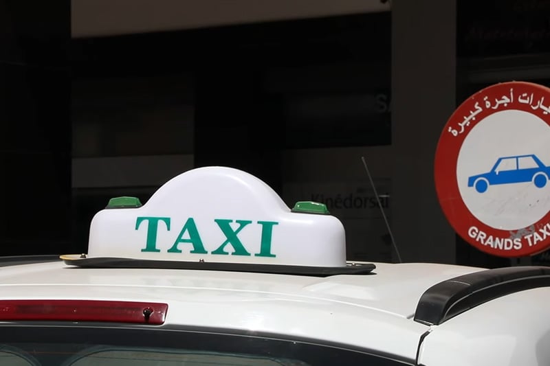 سائقو الطاكسيات يحتجون في البيضاء