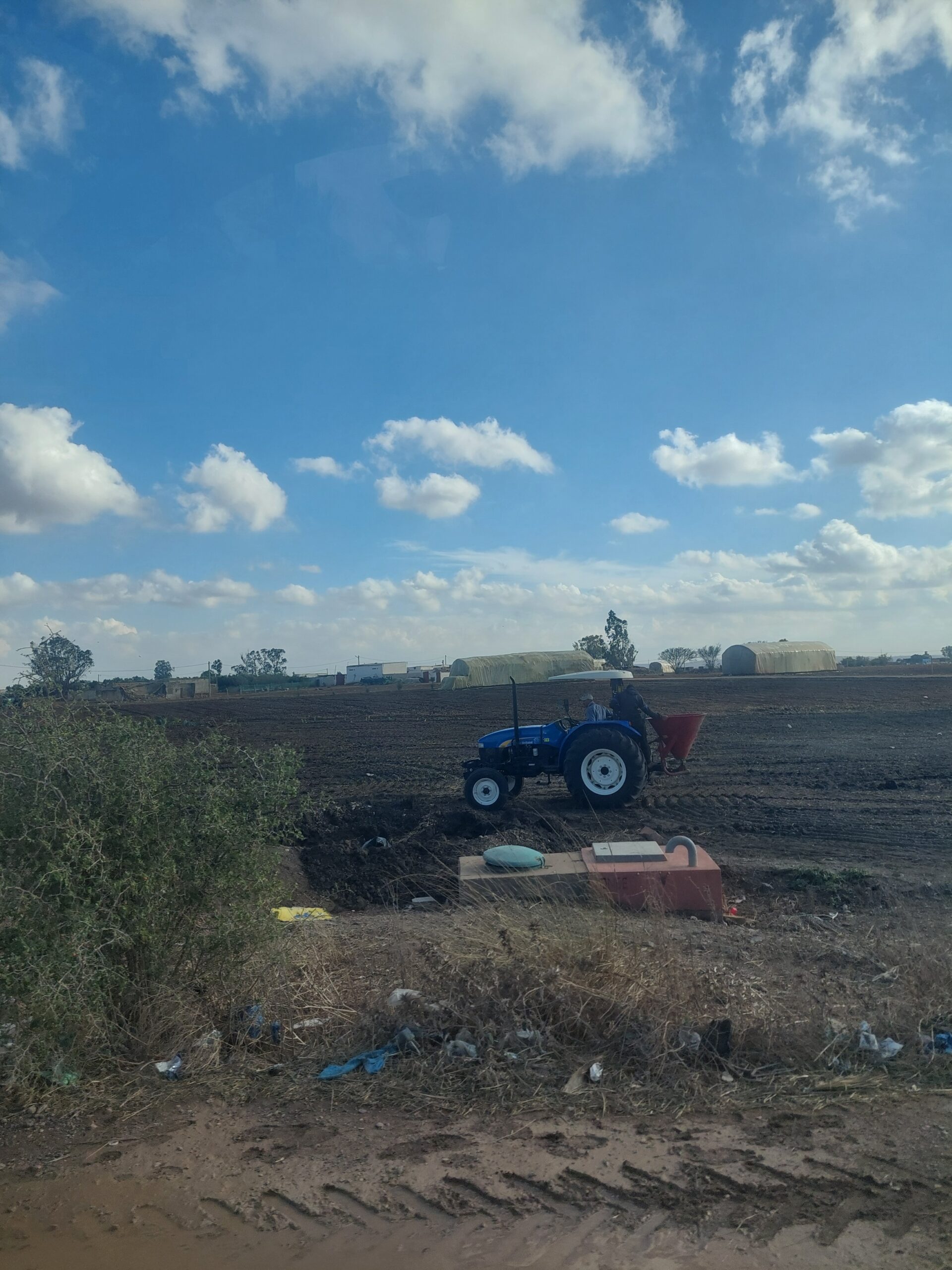 فلاحو برشيد يستهلّون موسم الزرع بعد أولى التساقطات المطرية