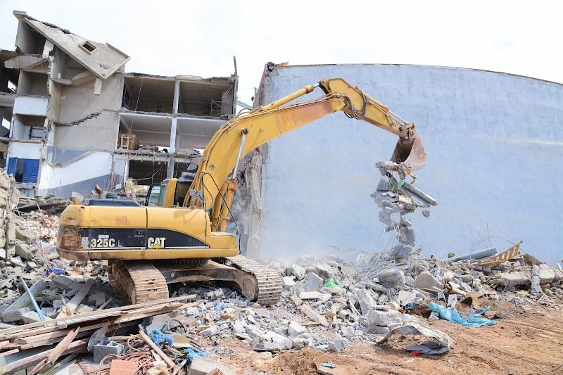 الفدرالية المغربية لحقوق الإنسان تحذر من الهدم القسري وتشدد على حماية الساكنة والتجار
