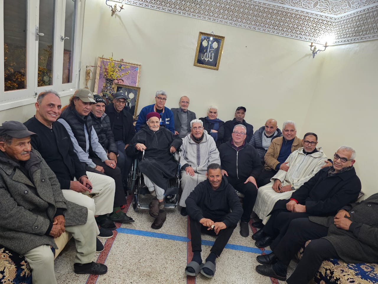 برشيد.. قدماء يوسفية برشيد يزورون الحاج أحمد الشفاع وفاءً لعطاءاته للنادي