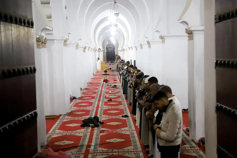 باحثان يثمنان قرار عدم إقامة صلاة الكسوف بالمغرب لأسباب شرعية باحثان يثمنان قرار عدم إقامة صلاة الكسوف بالمغرب لأسباب شرعية